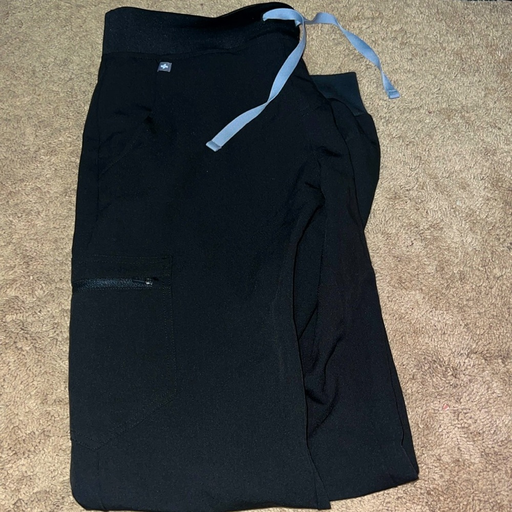 FIGS ZAMORA BLACK SCRUB PANTS SIZE MED TALL